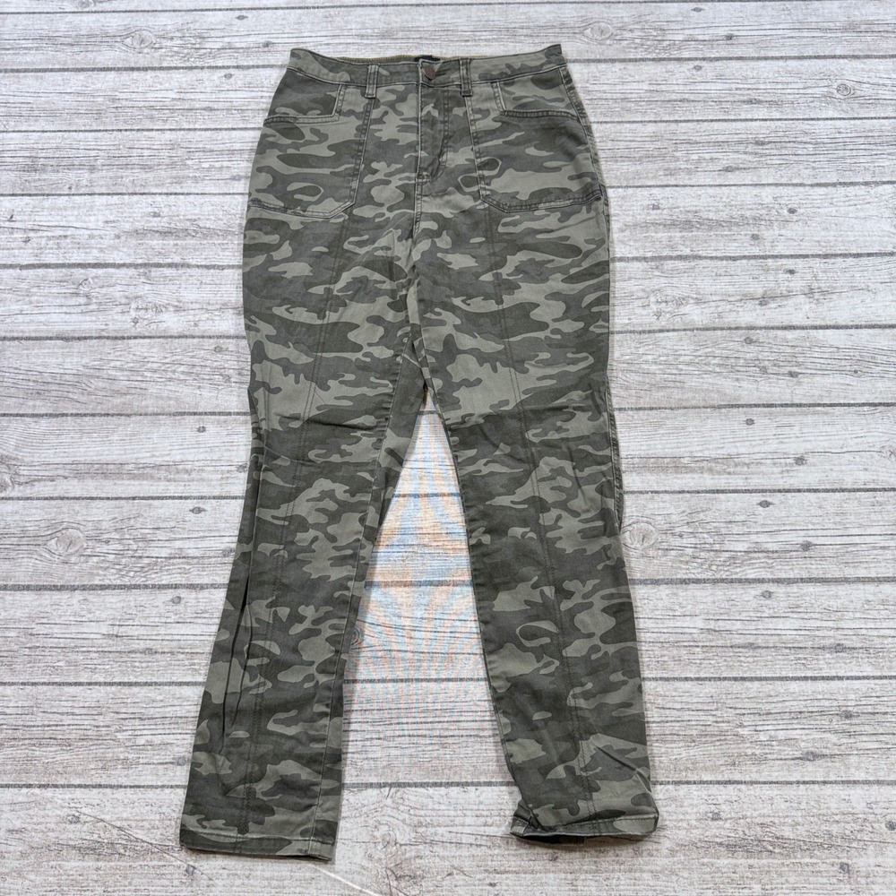 Lee Riders Pants Women's 8/M Green Camo Straight Leg High Rise Relaxed Hunting